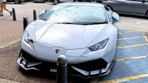 Lambo’s Parking Twist